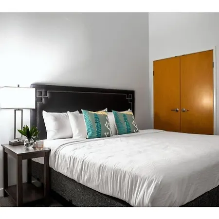 2Br 2Ba Cozysuites In The Heart Of Indianapolis